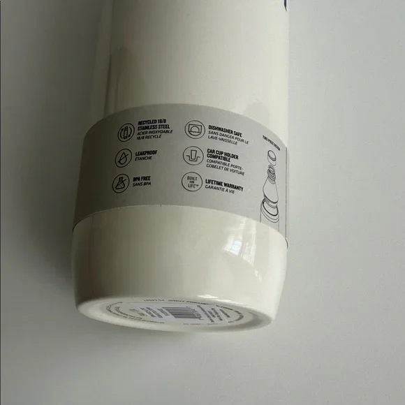 White Insulated Stanley Water Bottle with PGA Tour “gold man” Golf Silhouette - Picture 6 of 6